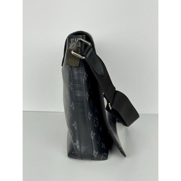 Louis Vuitton District Messenger Bag Monogram Eclipse Canvas B-1 - Picture 5 of 16